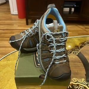 NIB Keen Voyageur hiking shoes - women’s size 8